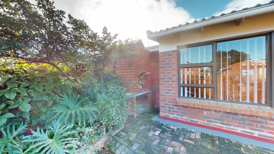 2 Bedroom Property for Sale in Sherwood Eastern Cape